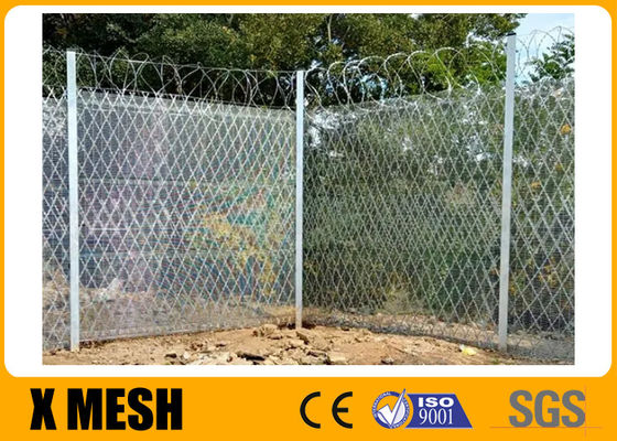 मिलिट्री फील्ड के लिए 2.0 मीटर वेल्डेड रेजर कॉन्सर्टिना वायर मेश 100mmx200mm ओपनिंग